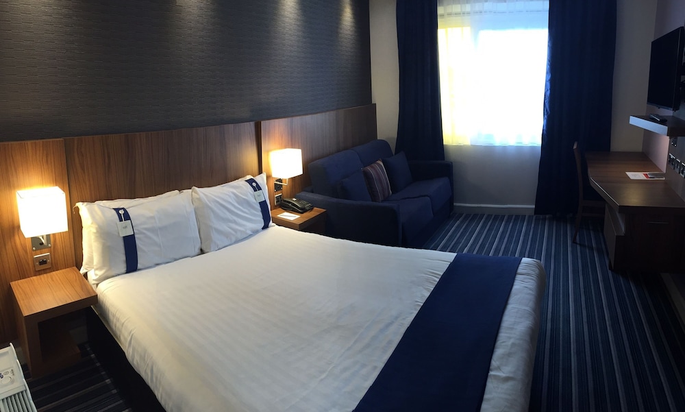 Holiday Inn Express Chester Racecourse 12/34