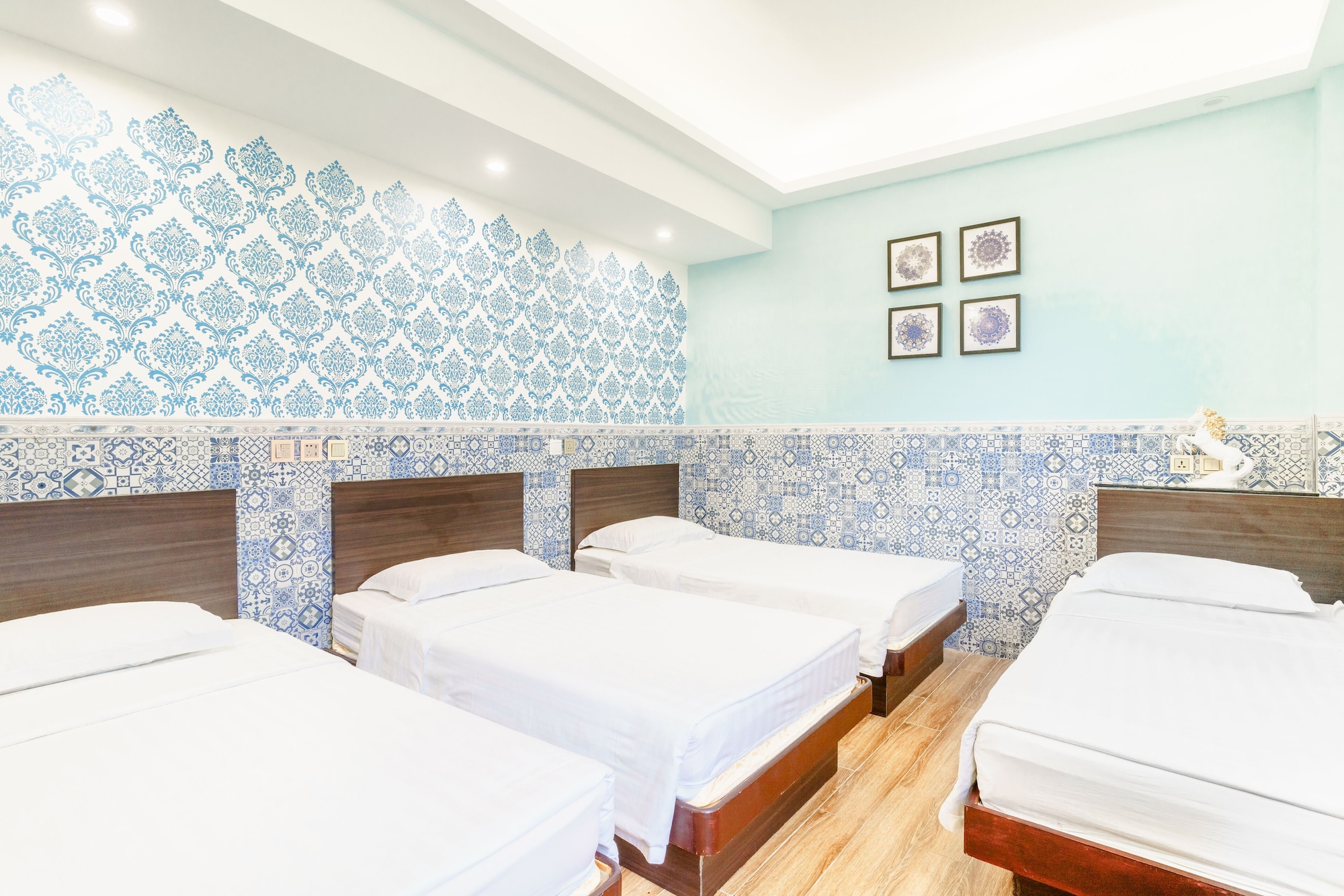 ROOM, QUADRUPLE, 4 BEDS