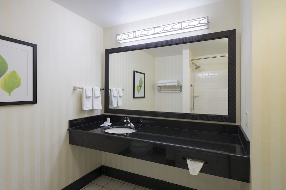 Fairfield Inn Suites Huntingdon Route 22 Raystown Lake 22/40