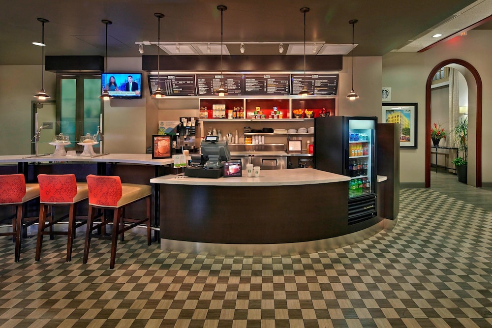 Courtyard by Marriott St. Petersburg Downtown 8/64