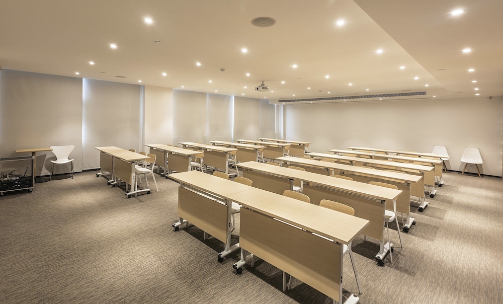 Ibis Zhengzhou Longhai Road 38/41