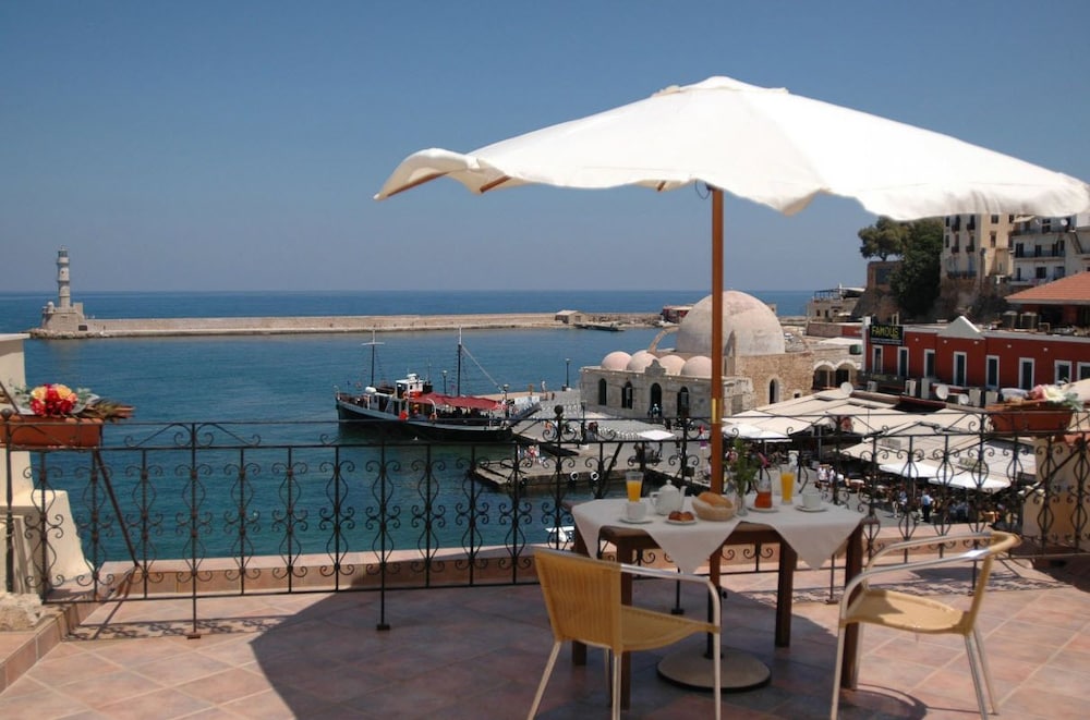 Belmondo Hotel & Suites 30/39