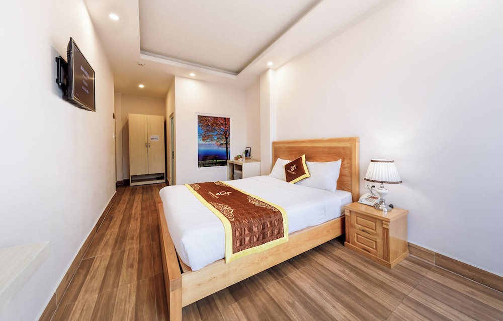 Golden Bee Hotel 10/59