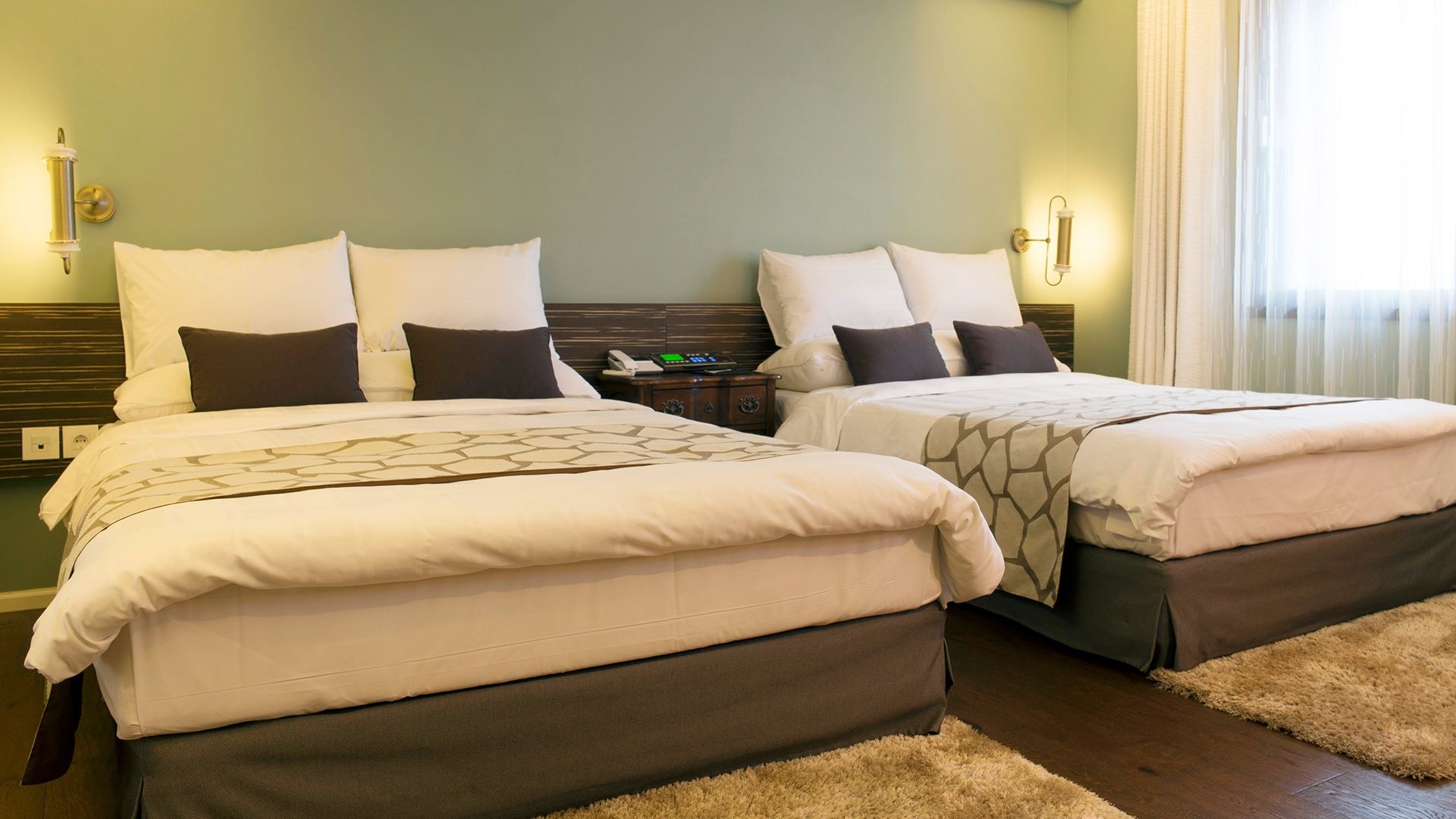 DELUXE, TWIN BEDS