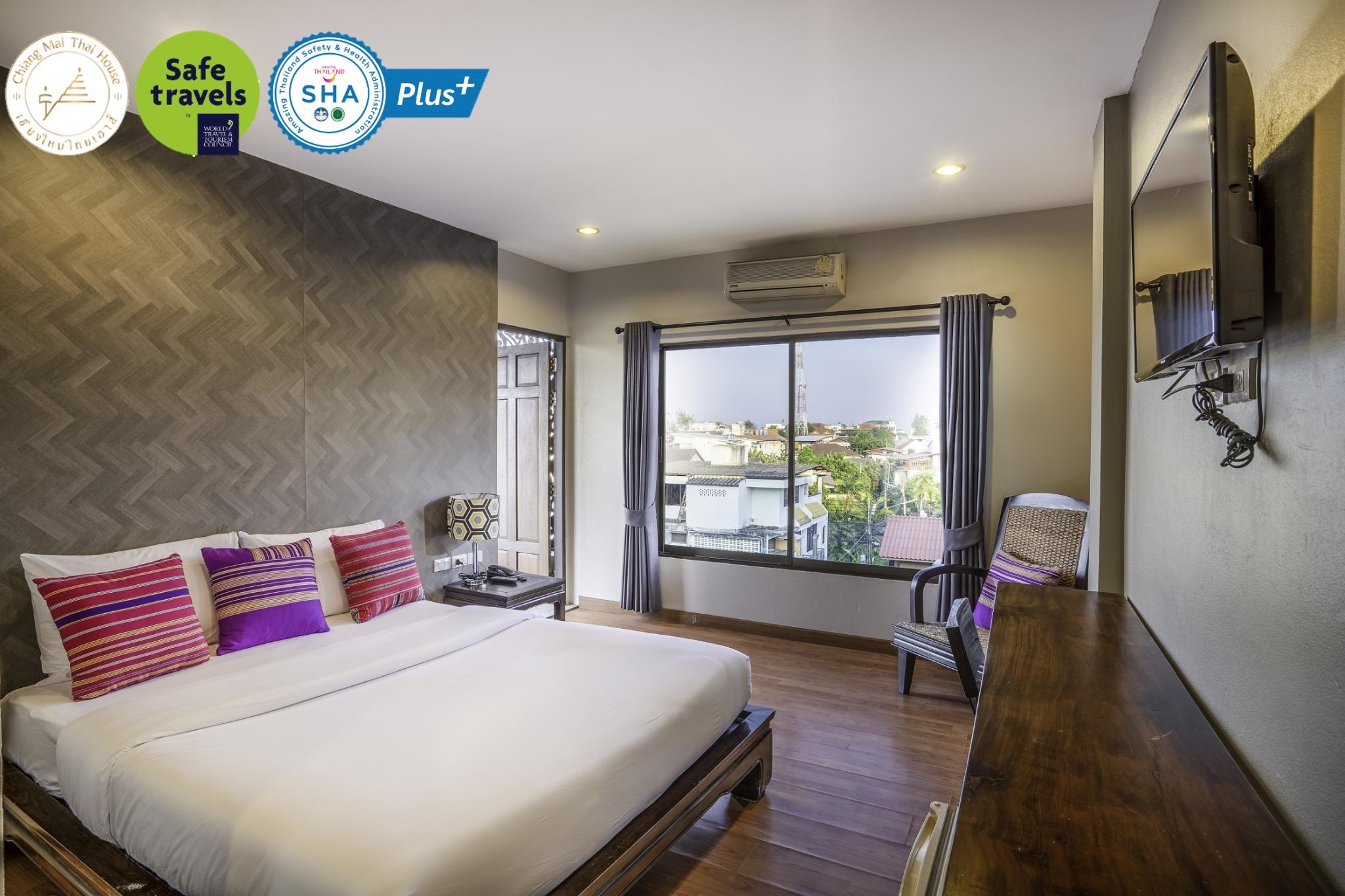 Deluxe, Queen Bed, Balcony