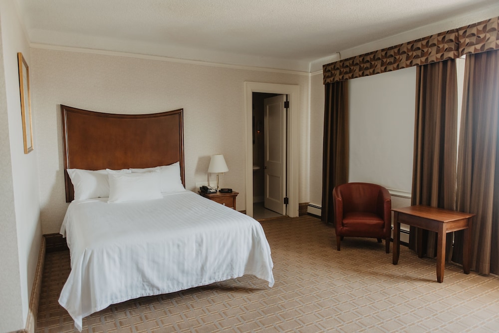 Prince Arthur Waterfront Hotel & Suites 15/43