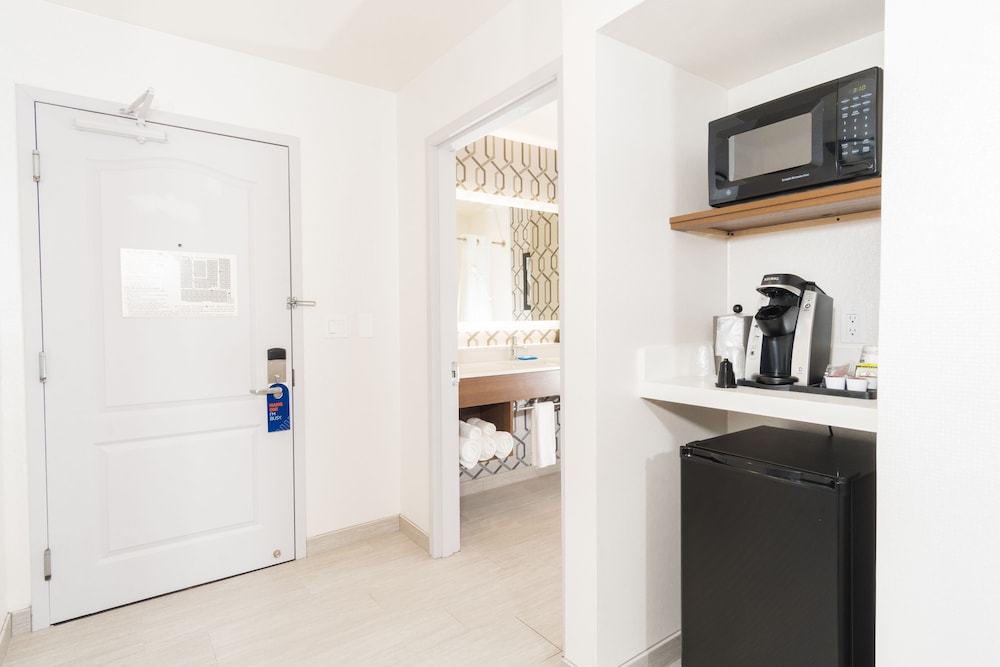 Holiday Inn Express Hollywood Walk of Fame An Ihg Hotel 31/65