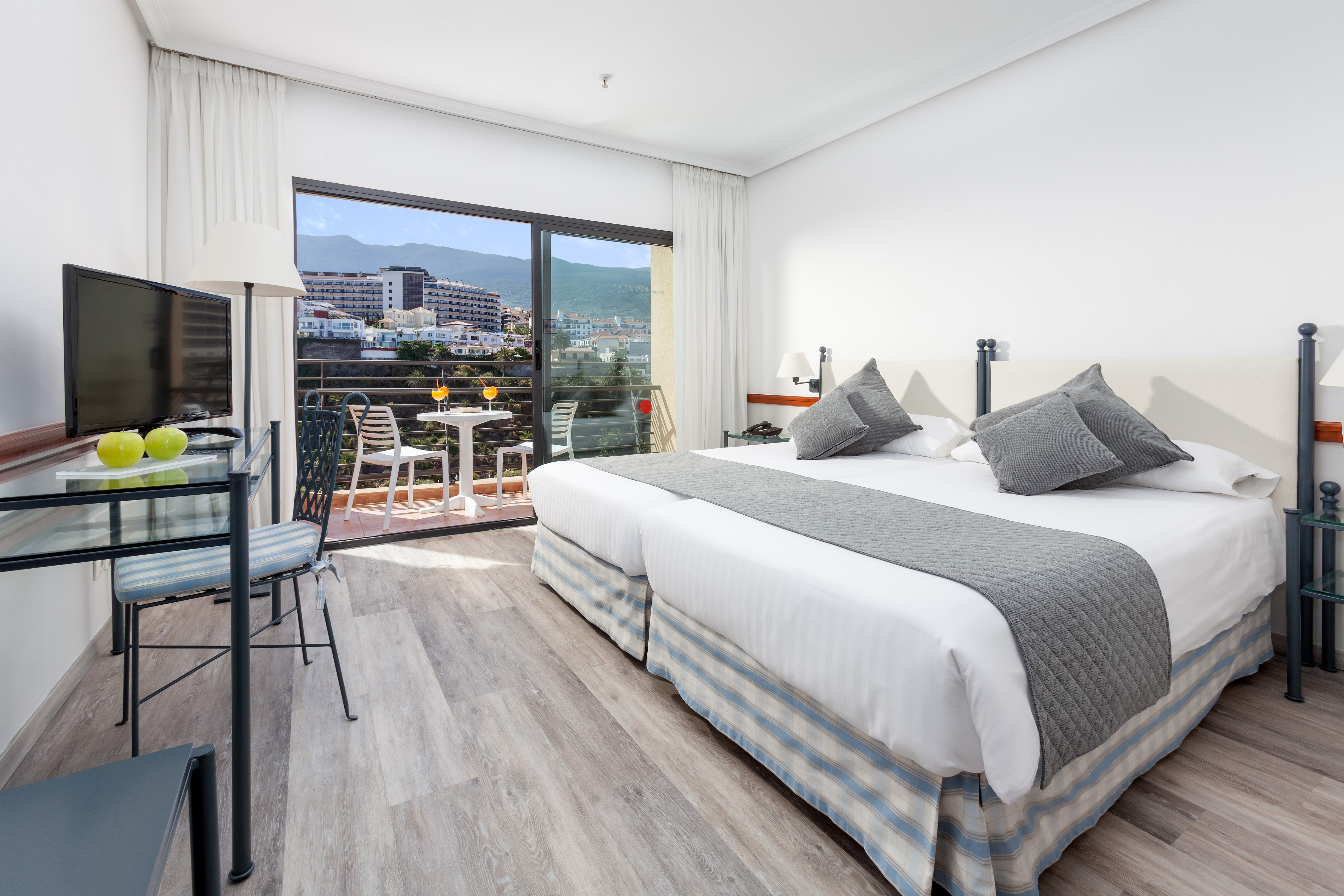 Room, Single, Double Bed, Lateral Side Sea View