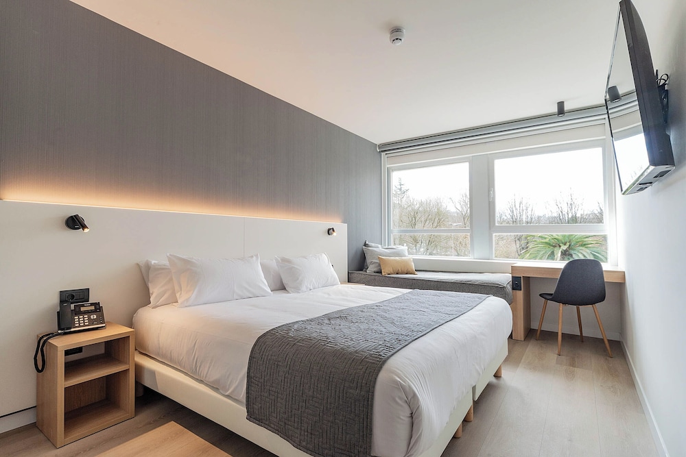 Room, Triple, 1 King and 1 Single Beds
