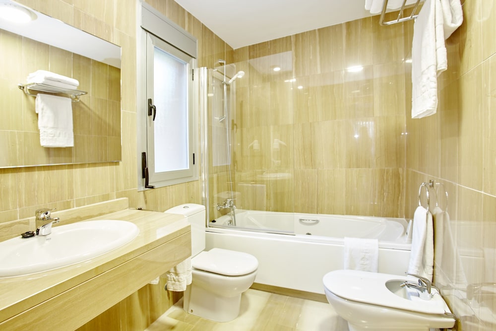 Universal Don Camilo Aparthotel 32/71