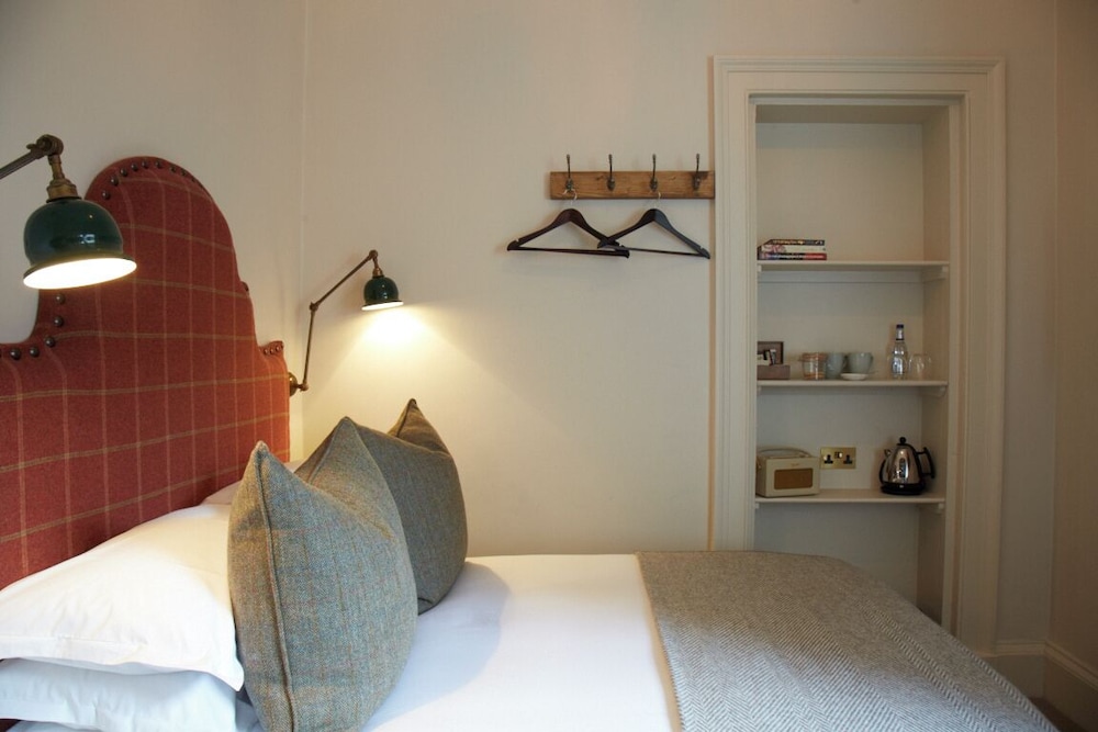 West, Petite, Double Bed
