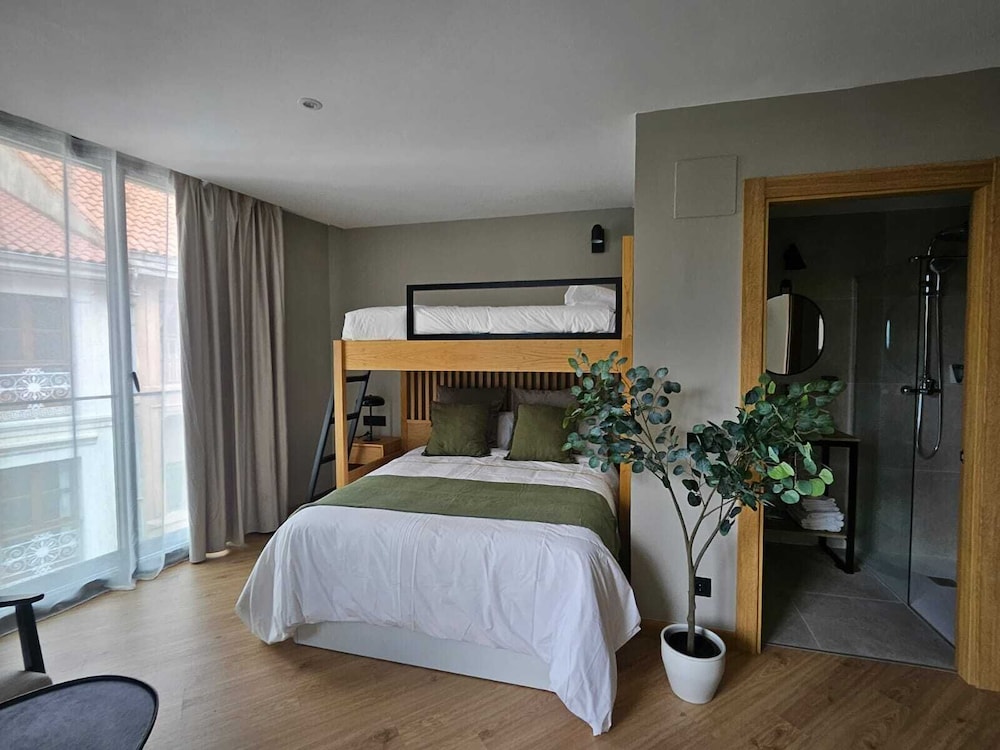 Zalle Oviedo Suites 8/15