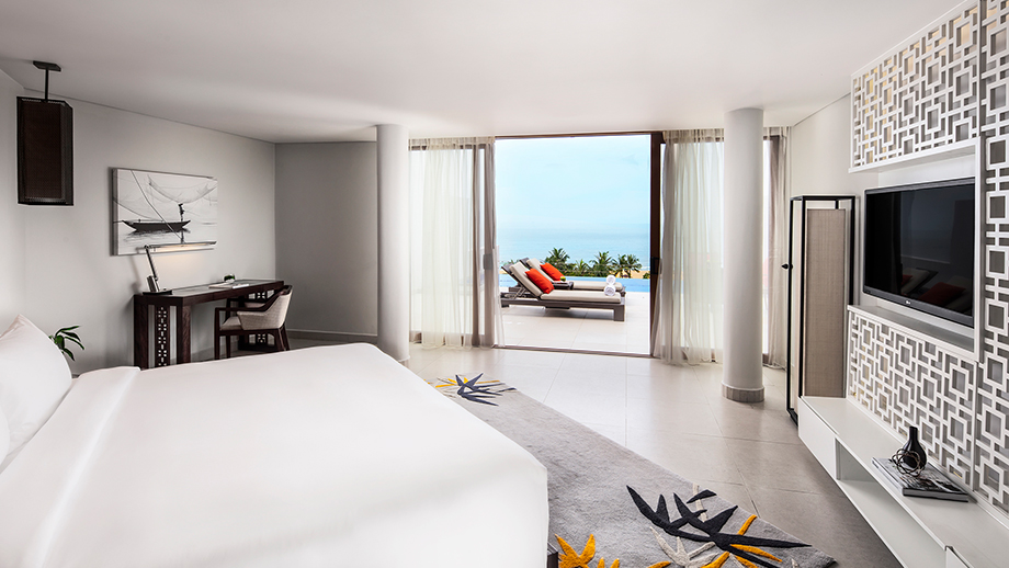 2 Bedrooms, Pool, Suite, Beach Front