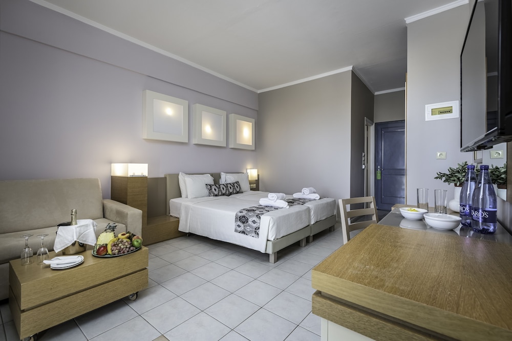 Room, Twin Beds, Sofa, Pool Access, Ground Floor