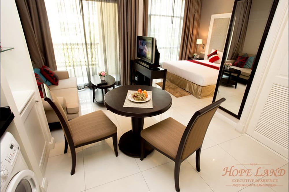 Hope Land Hotel 46 1 36/47