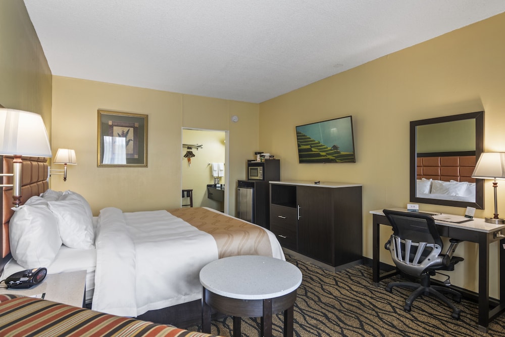 Quality Inn Tampa Airport - Cruise Port 33/69