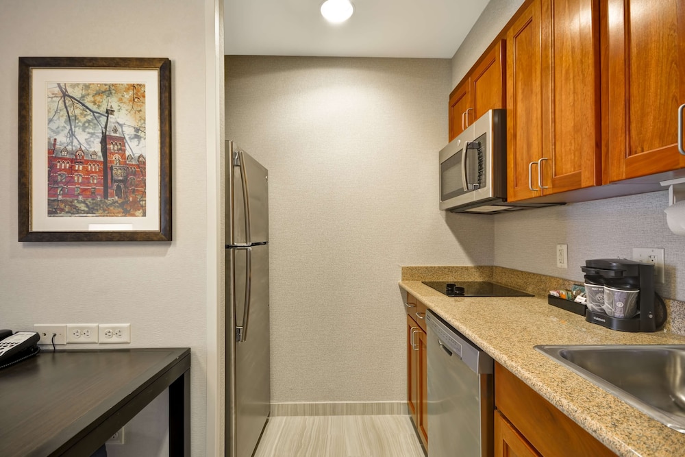 جناح بسرير كينج بغرفة نوم واحدة مع أريكة، Homewood Suites By Hilton Ithaca 7/7