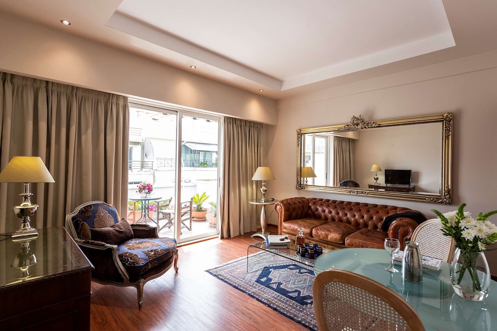 Best Western Plus Embassy Hotel 30/48