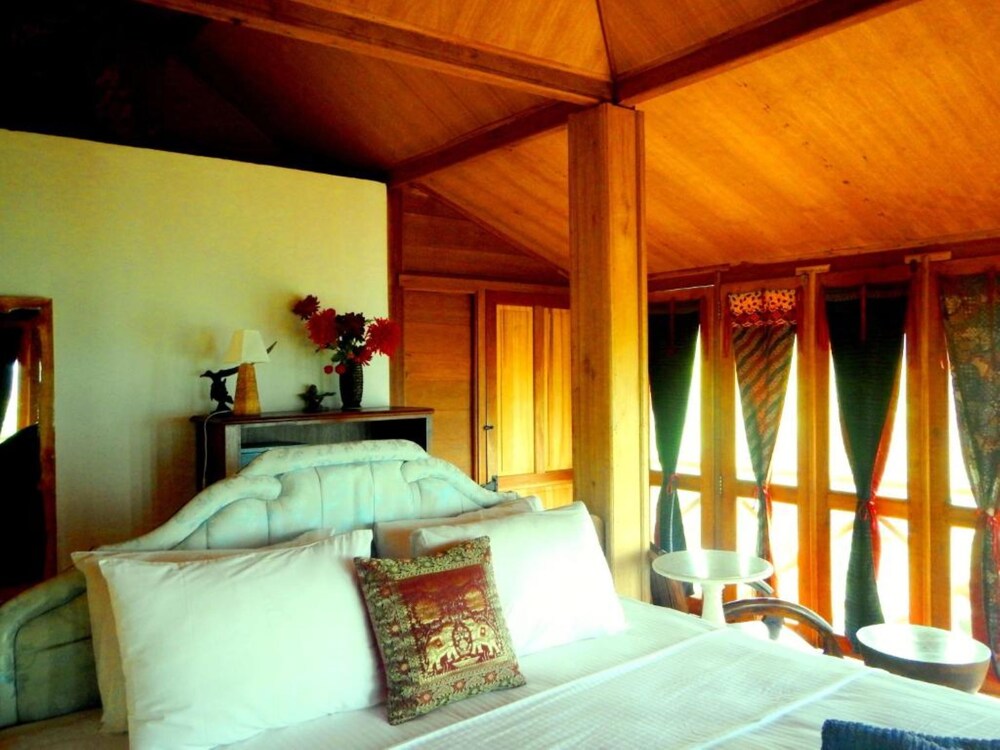 Breve Azurine Lagoon Retreat 8/50