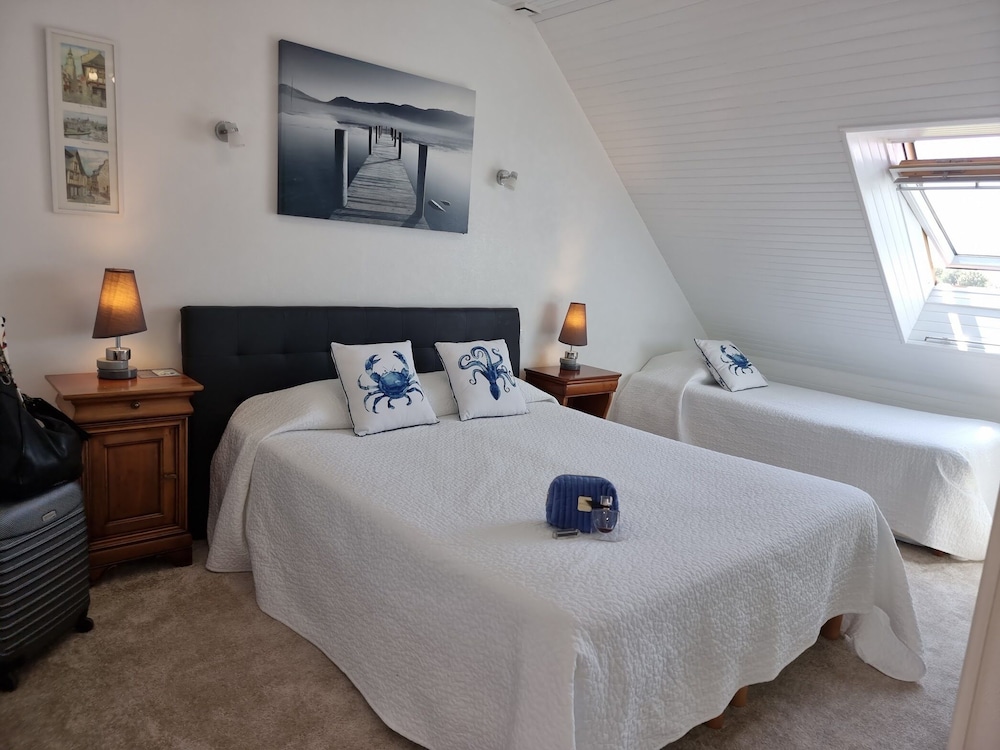 Room, Triple, 1 Queen and 1 Single Bed
