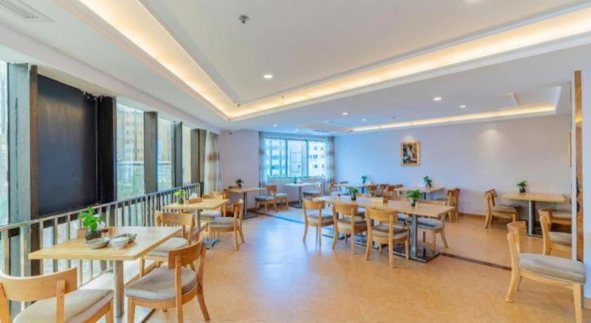 Outsky Hotel 44/50