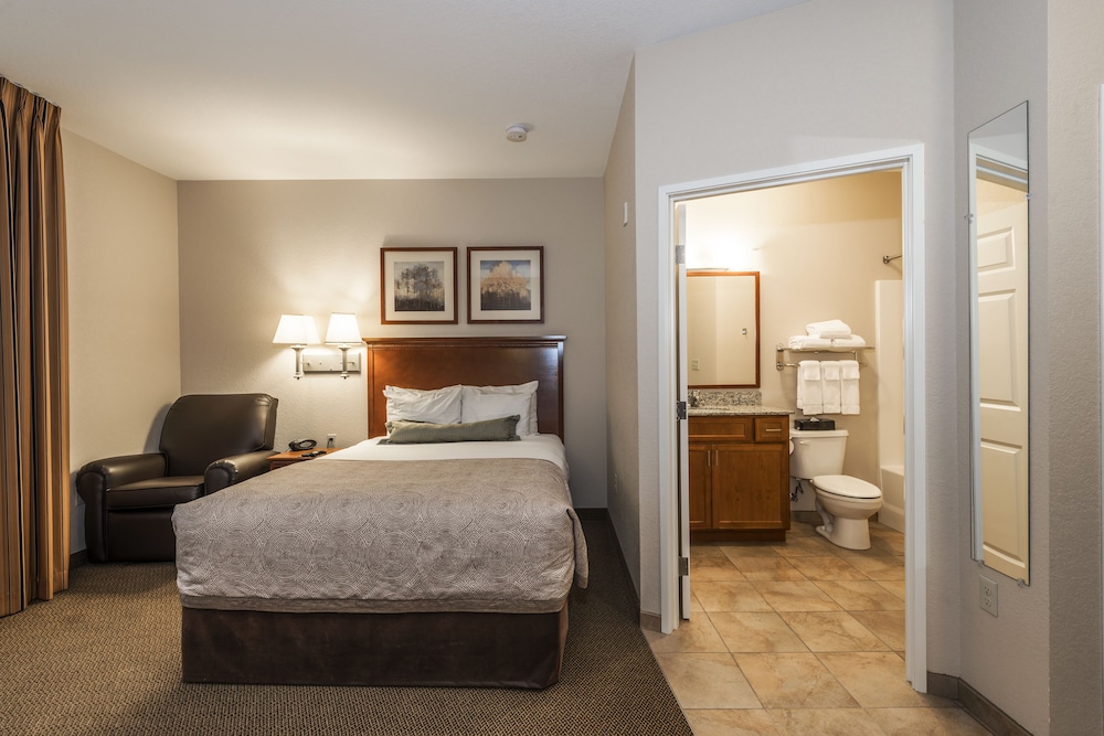 Candlewood Suites Burlington 11/33