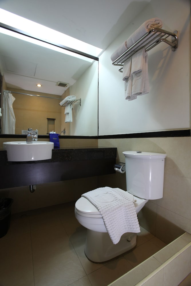 Fersal Hotel P Tuazon Cubao 53/55