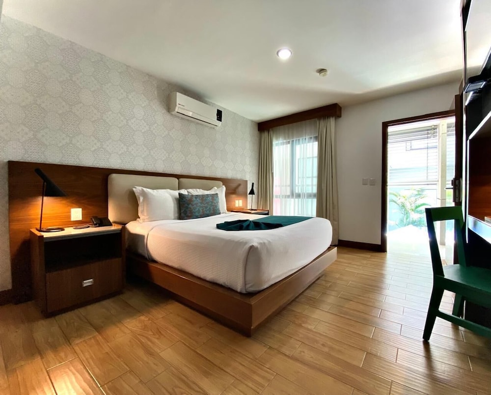 First Class Hotel 24/68