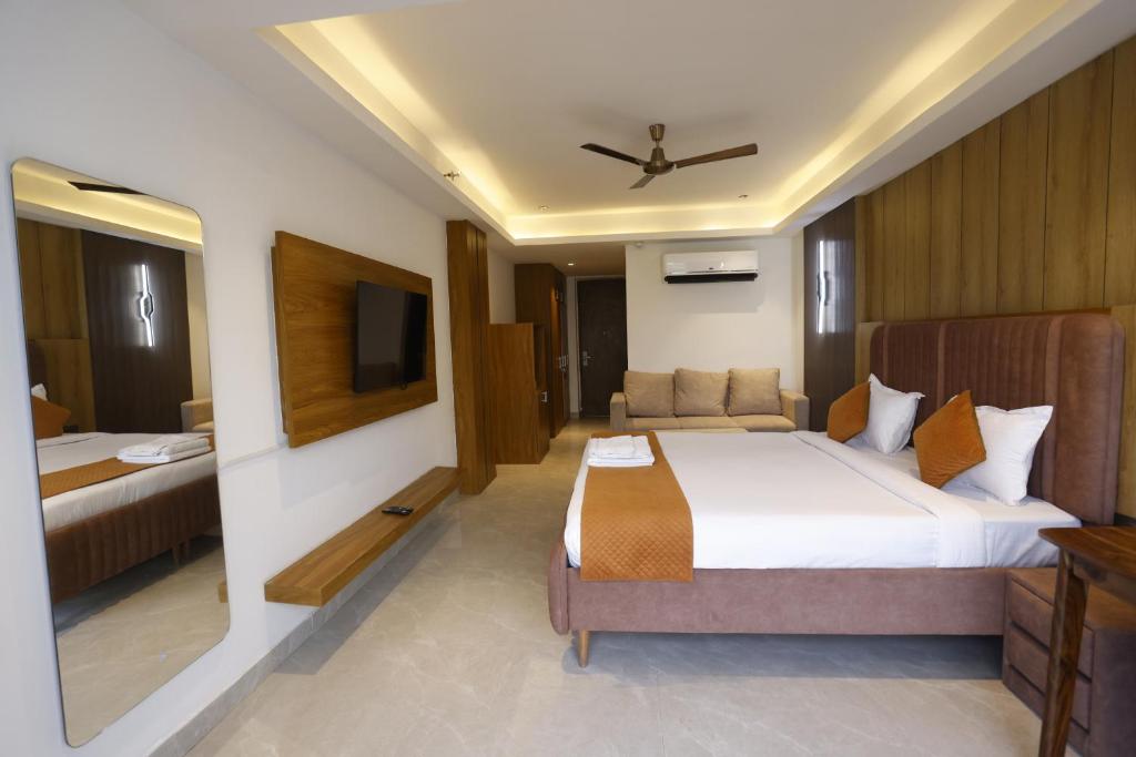 Super, Deluxe, Double Bed
