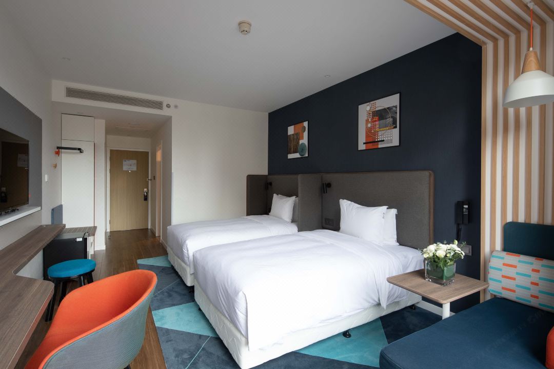Room, Twin Beds, City View