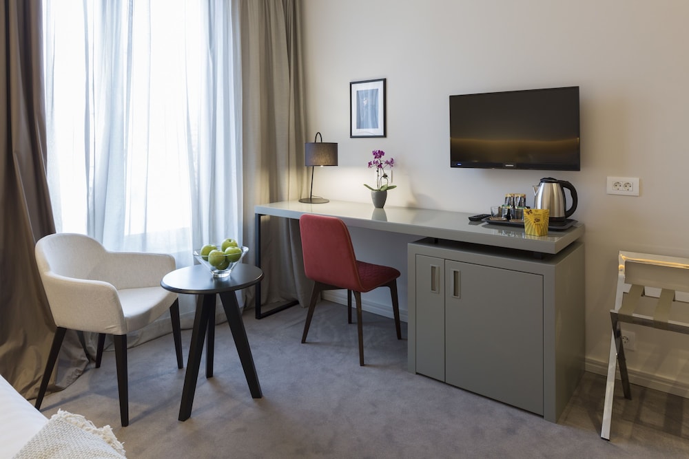 Livris Hotel 47/63