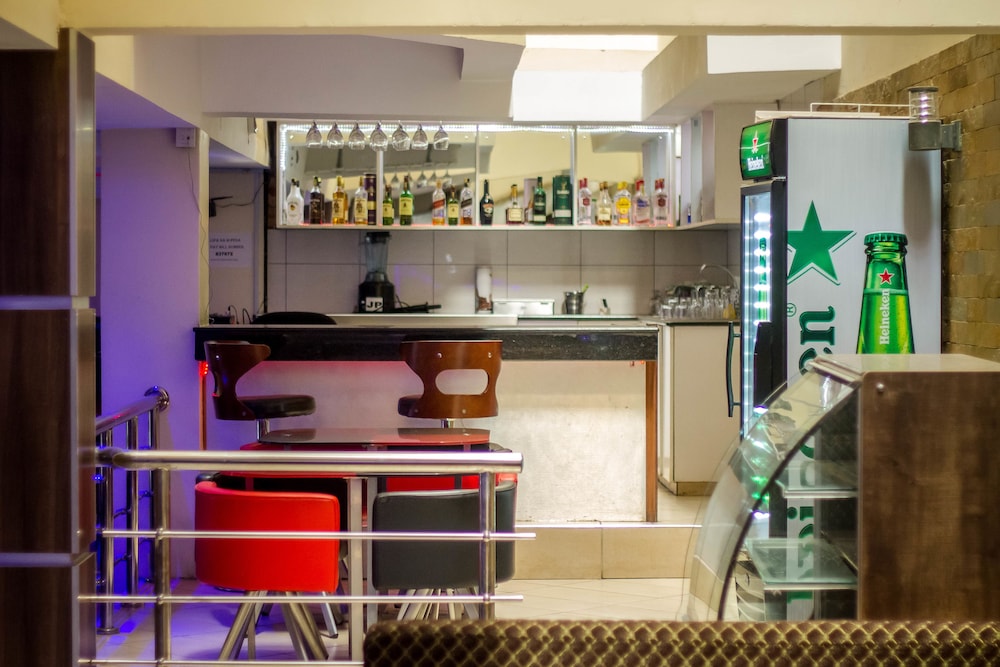 Airport Landing Hotel 28/48