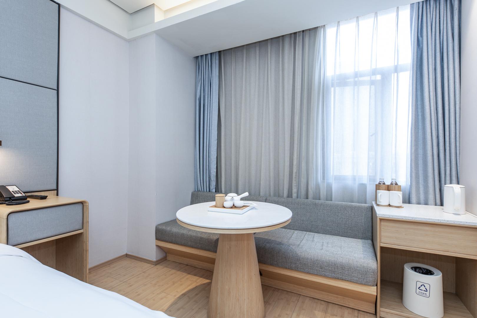 Ji Hotel (Shanghai People Square, Fuzhou Road) 27/28