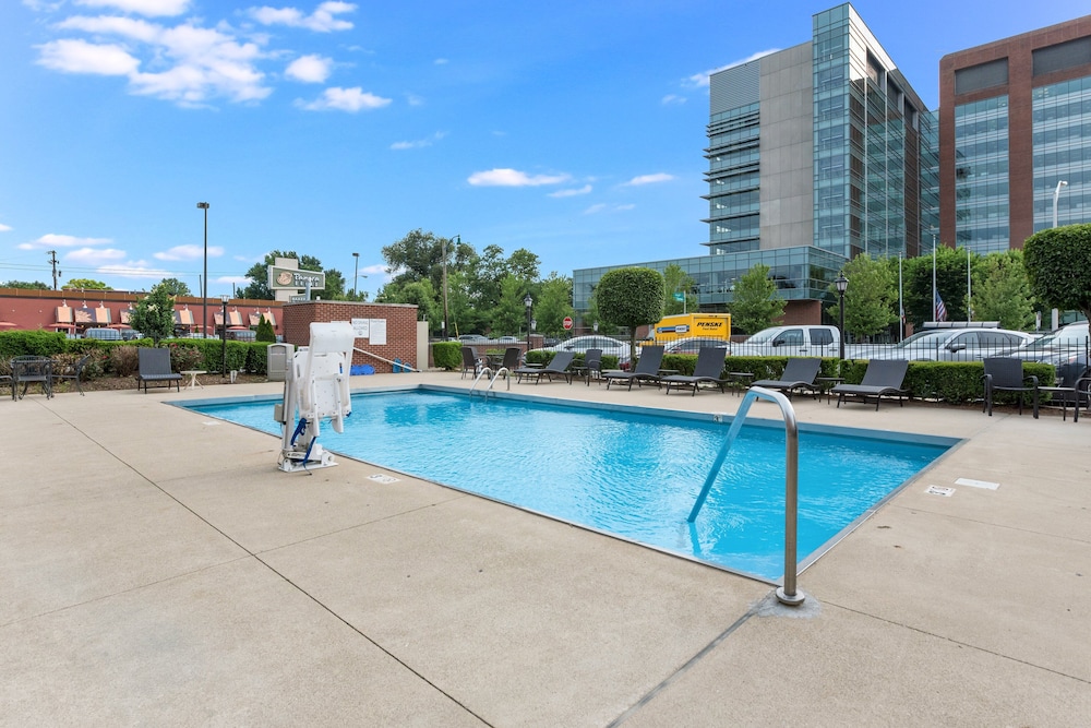 Holiday Inn Express Columbus Downtown 38/75