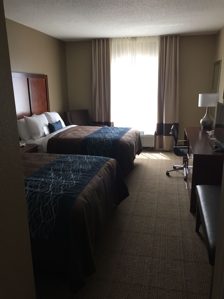 Comfort Inn & Suites Lynchburg Airport - University Area 8/40