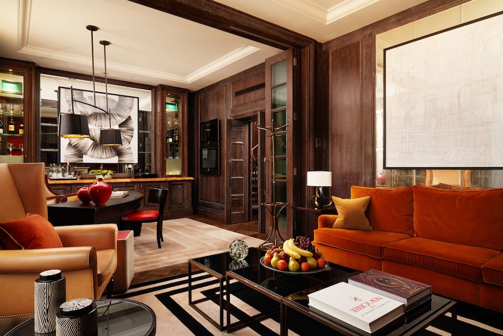 Corinthia Hotel London 46/81