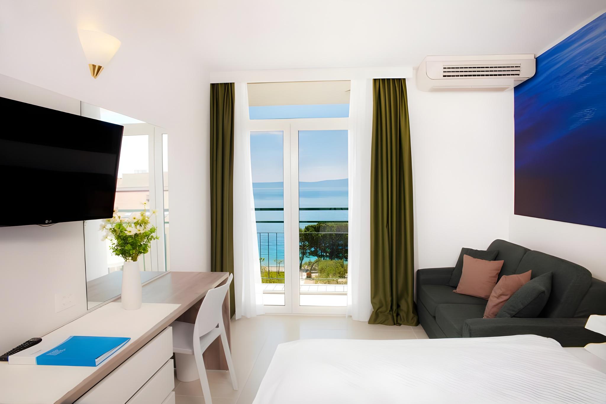 Superior, Queen Bed, Sea Side, Sofa, Balcony