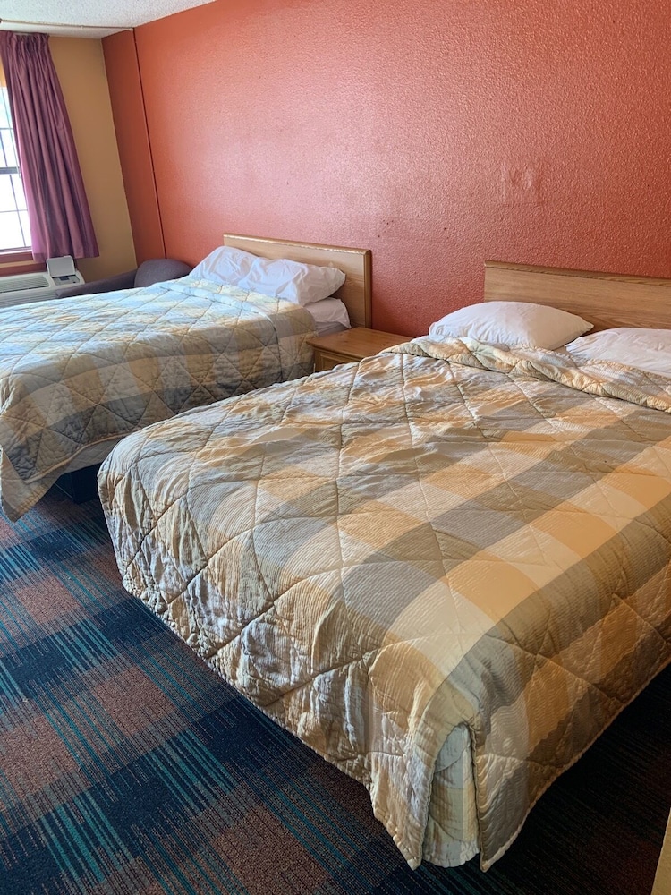 Luxury Inn and Suites Forrest City 18/34