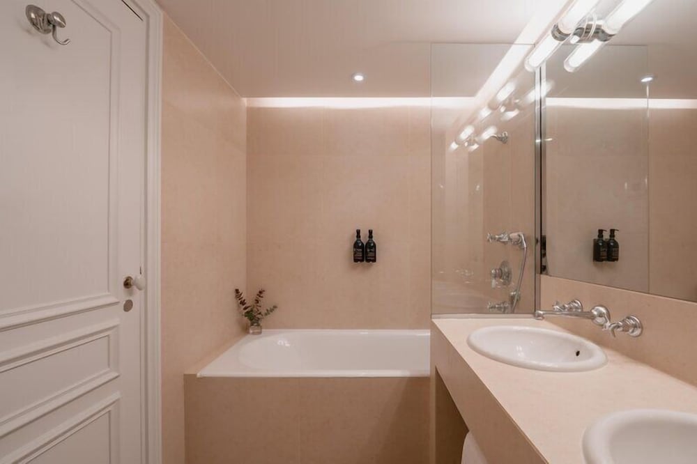 جناح تنفيذي بسريرين منفصلين مع أريكة، Hotel De Buci 4/10