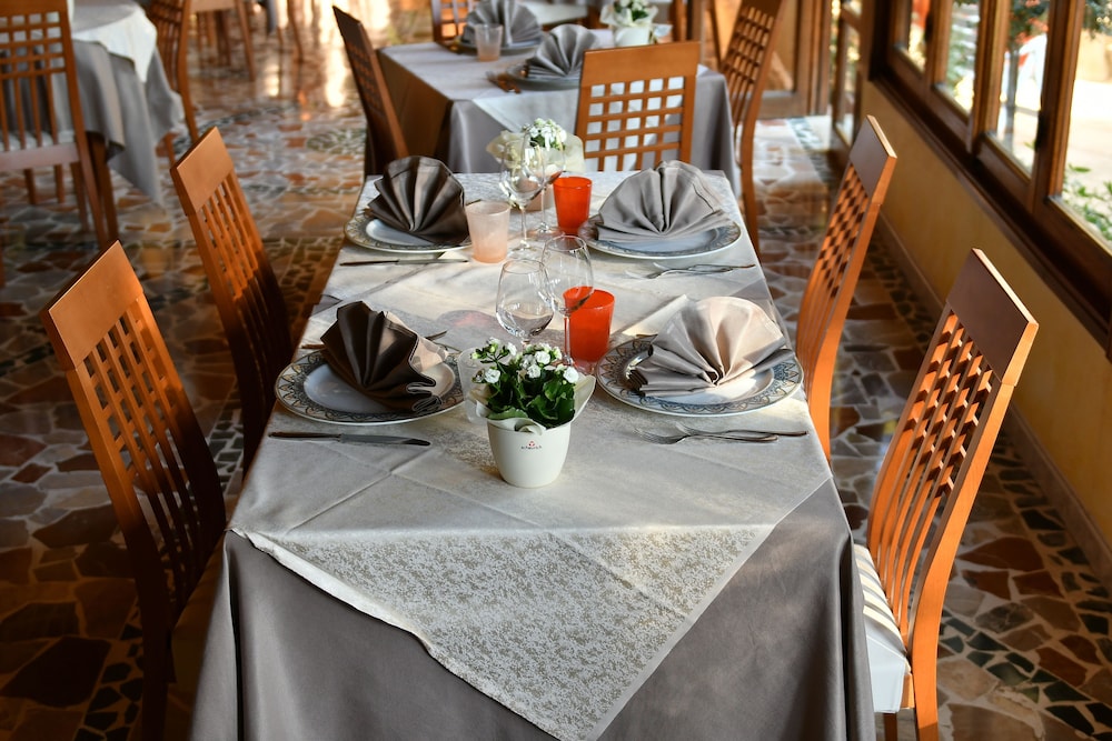 Hotel La Rosa Del Tirreno 18/40