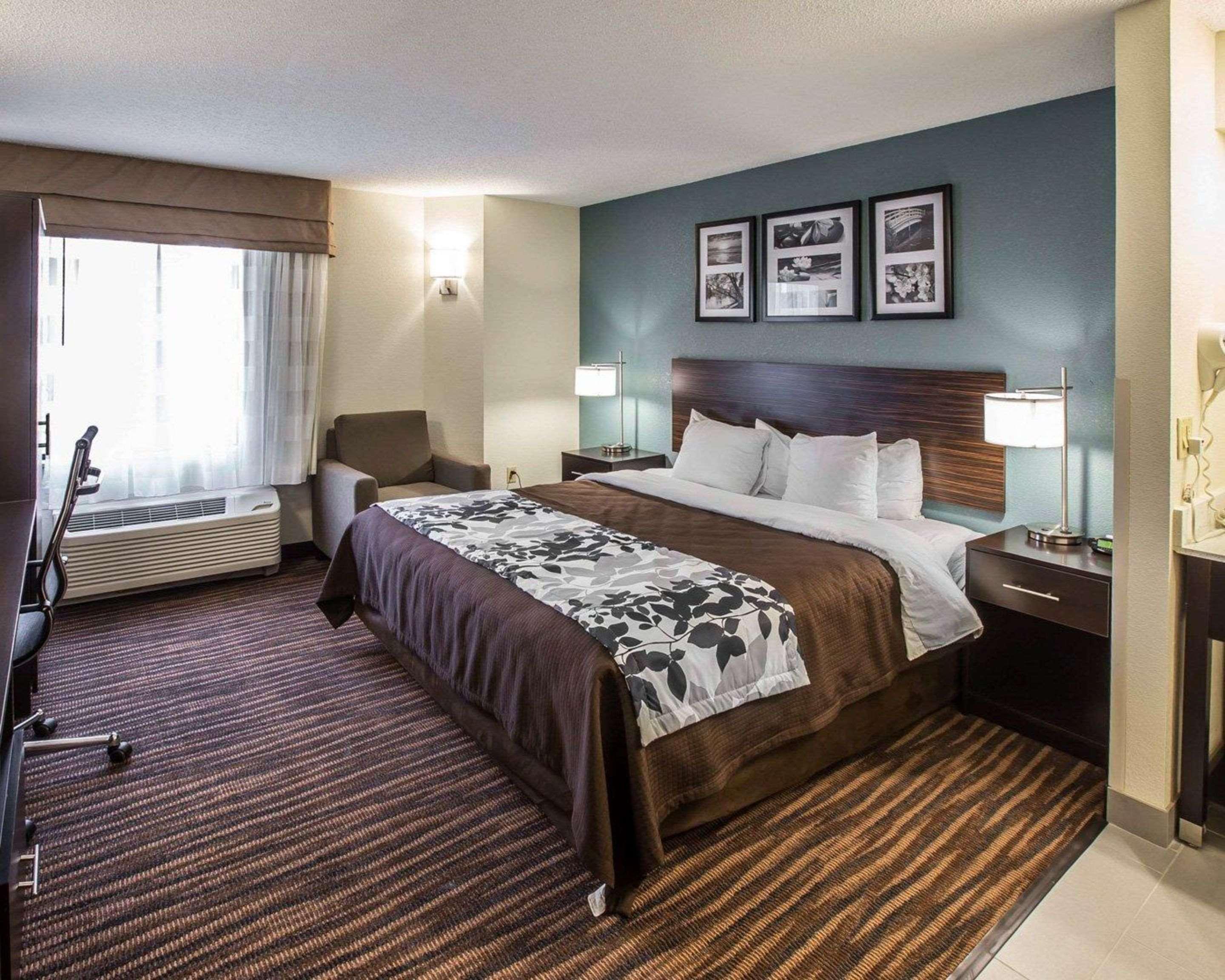 ROOM, KING BED