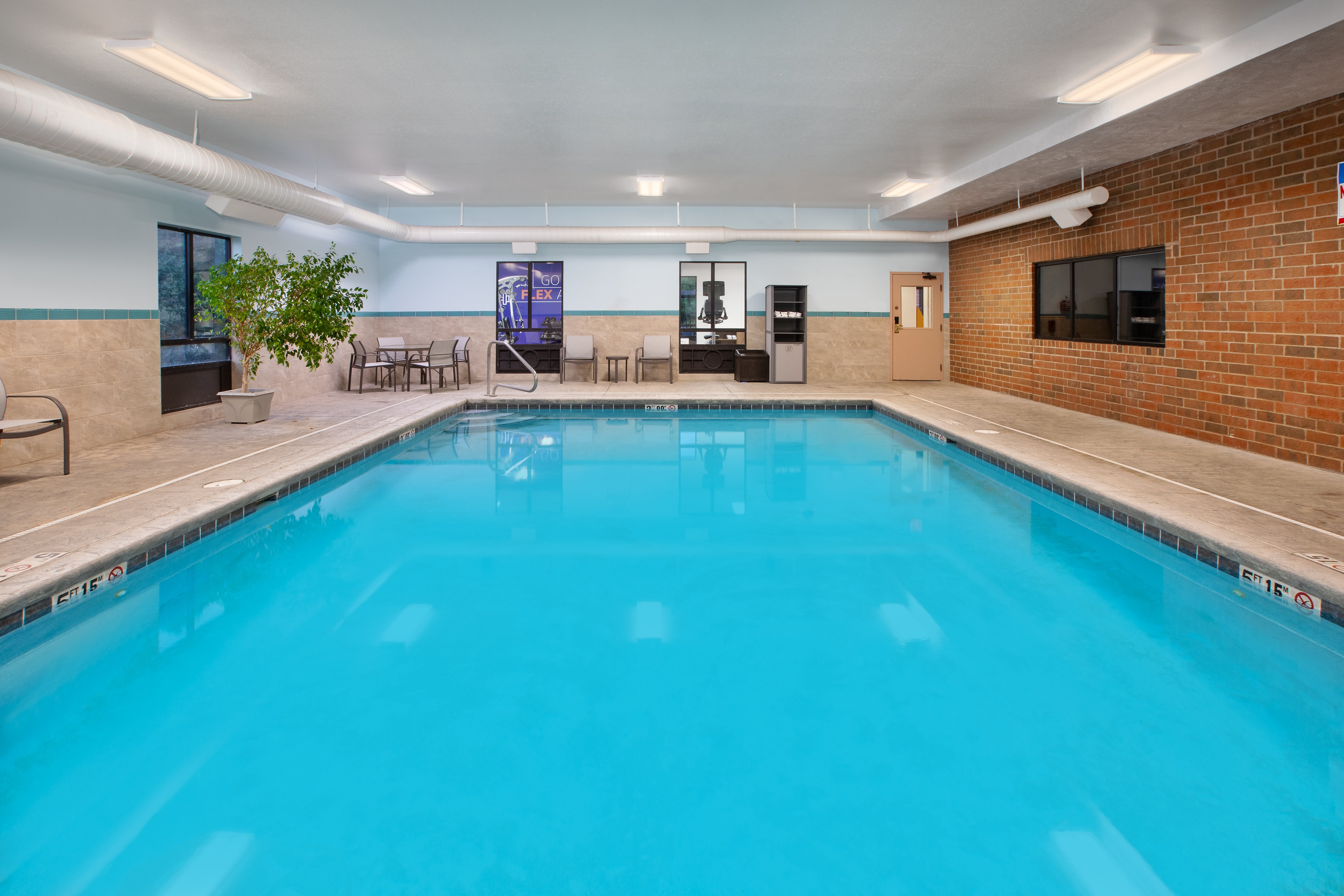 Holiday Inn Express Hotel Suites Kent State University 44/69