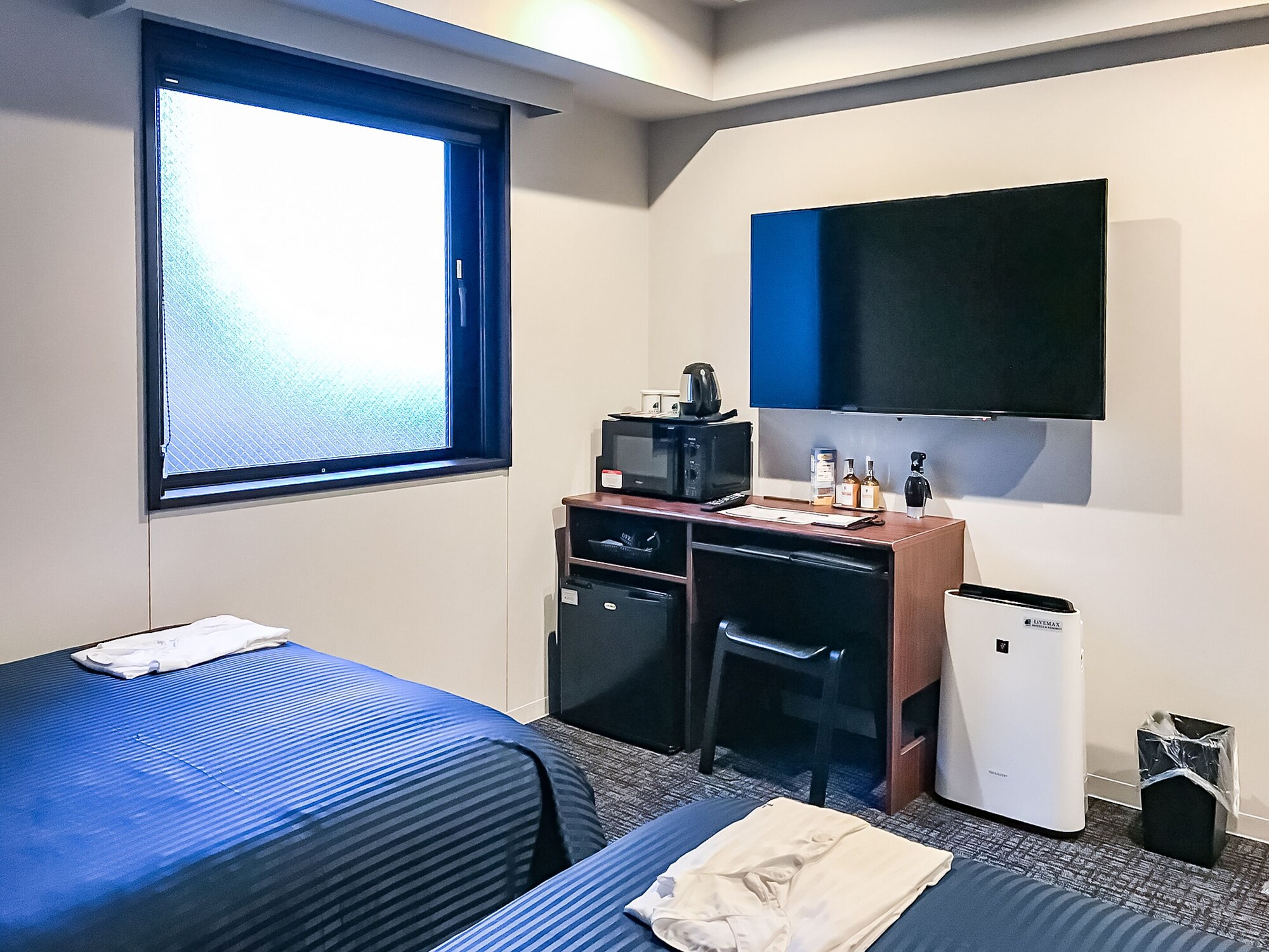 ROOM, TWIN BEDS, SMOKING