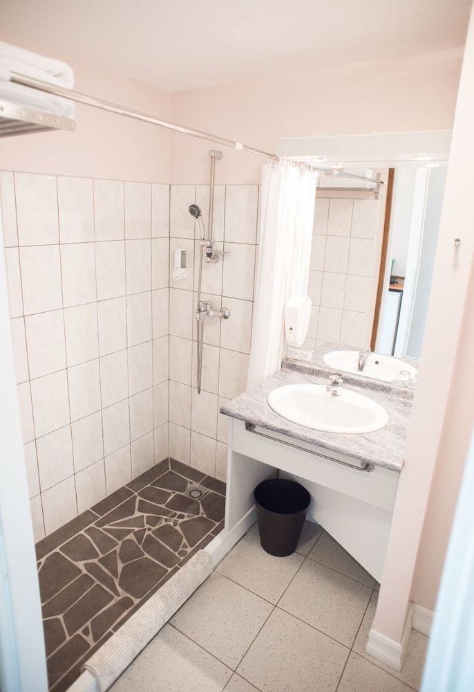 Tahiti Airport Motel 64/64