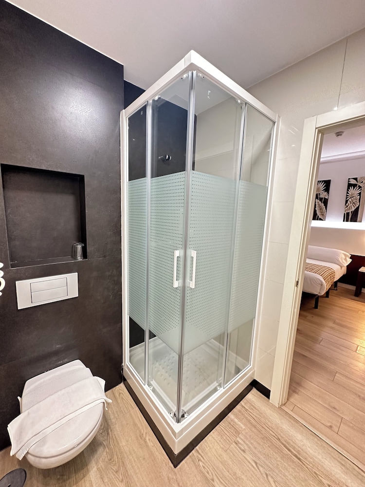 Hostal Abadia 32/50
