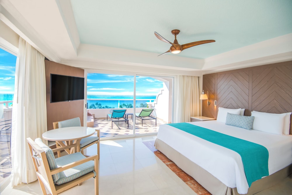Sun Club, Master, Suite, King Bed, Ocean Front