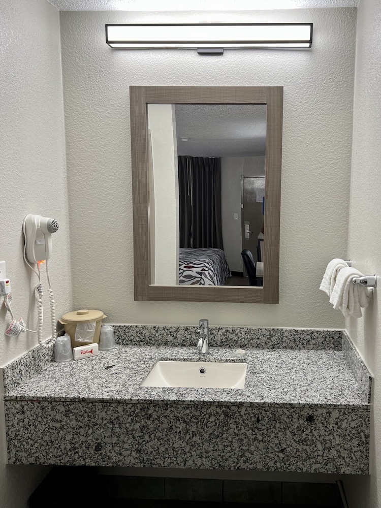 Red Roof Inn Birmingham South 30/41