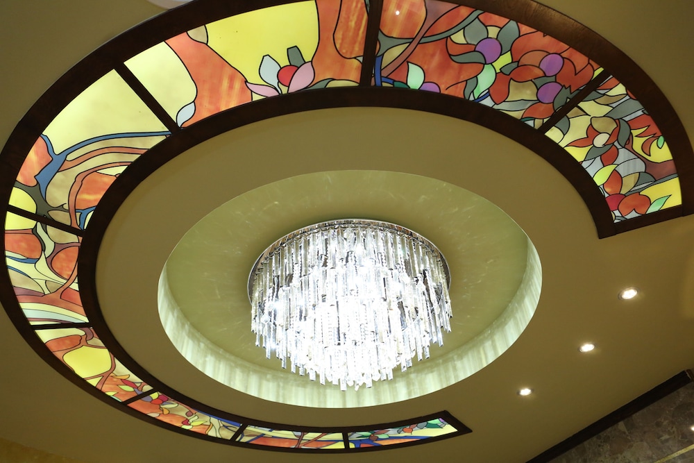 Nairi Hotel 62/68