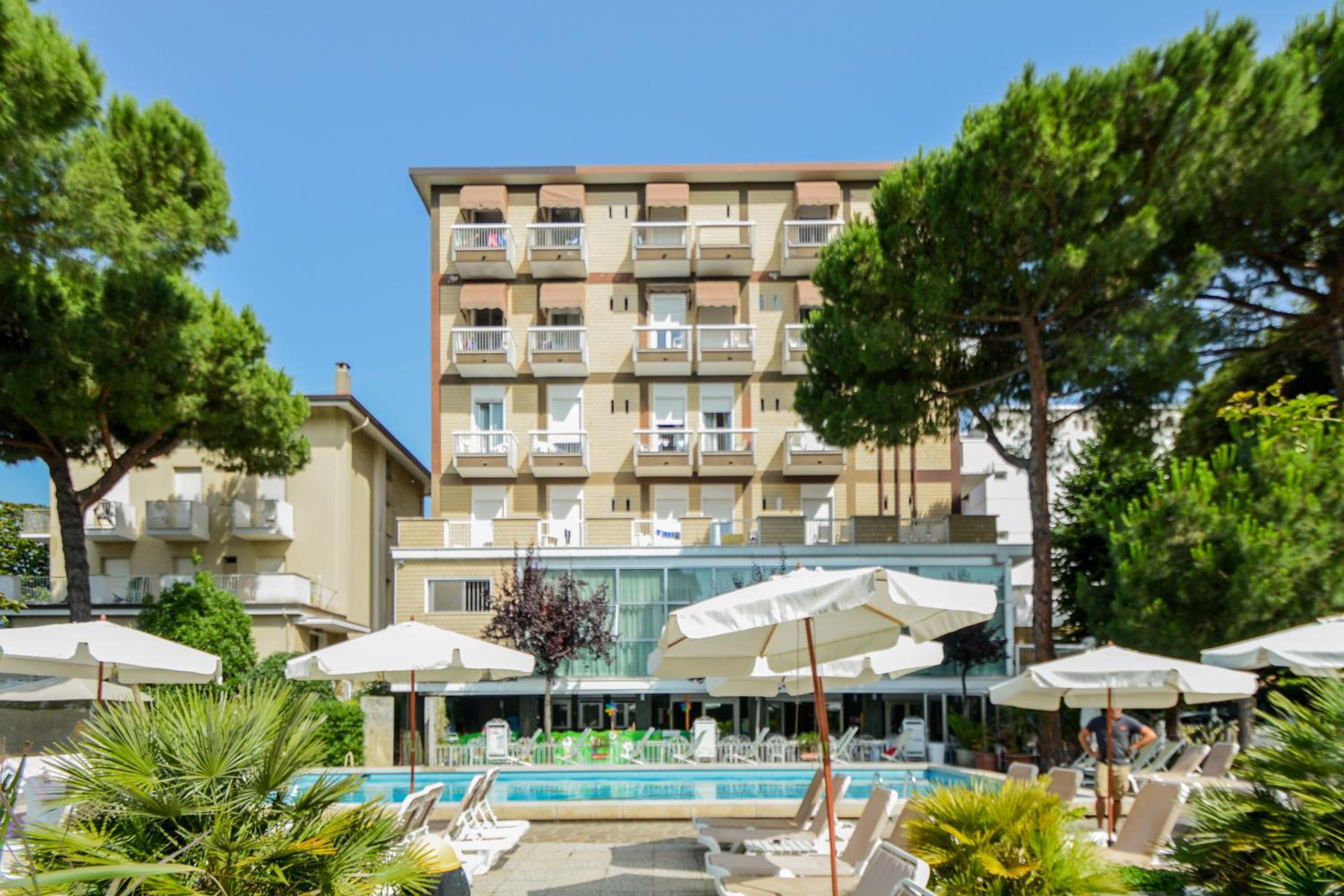Hotel Lotus 6/50