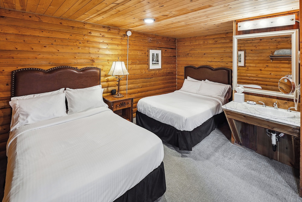 Classic, Cabin, 2 Double Beds, Mountain Side